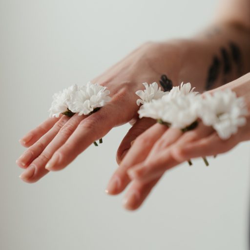 5 things that dry out your hands. See if you’re making these mistakes