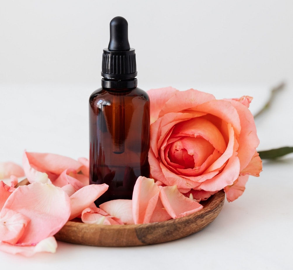 It lightens scars and discoloration, and smooths wrinkles. We suggest why else you should use rose oil