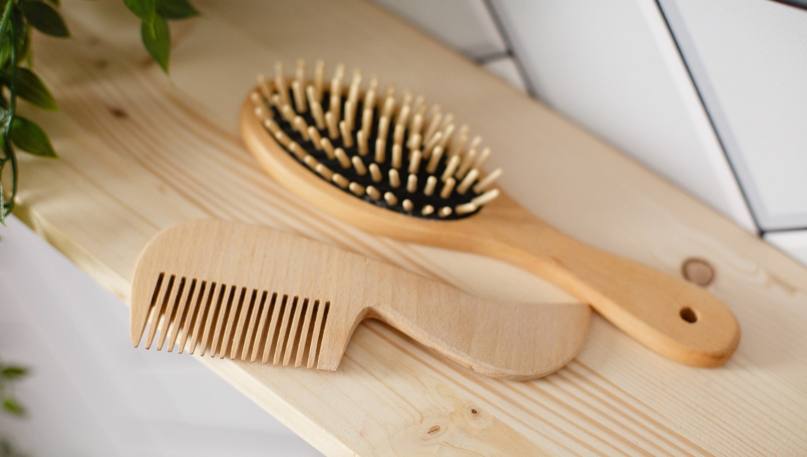 Brush or Comb? We tell you how to choose the best hair styling tool