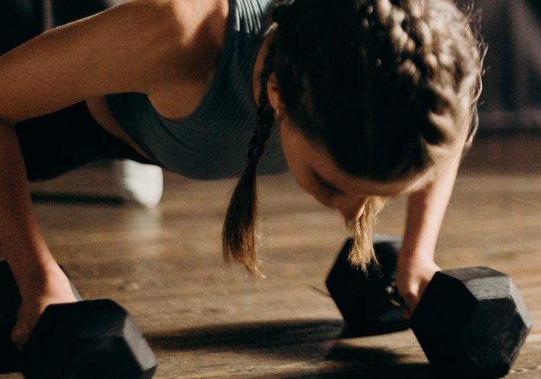 Here are 4 common exercises that most people do incorrectly